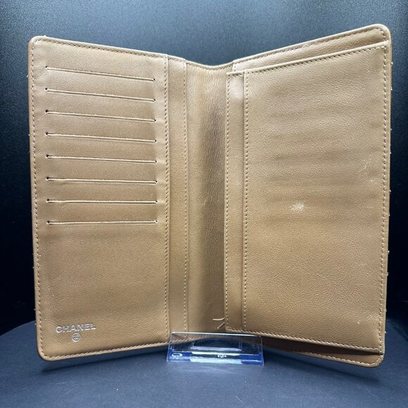 CHANEL Matelasse Patent Leather Bifold Long Wallet in Honey Brown - EUC - Picture 4 of 9